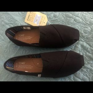 NWT Women’s Classic Toms